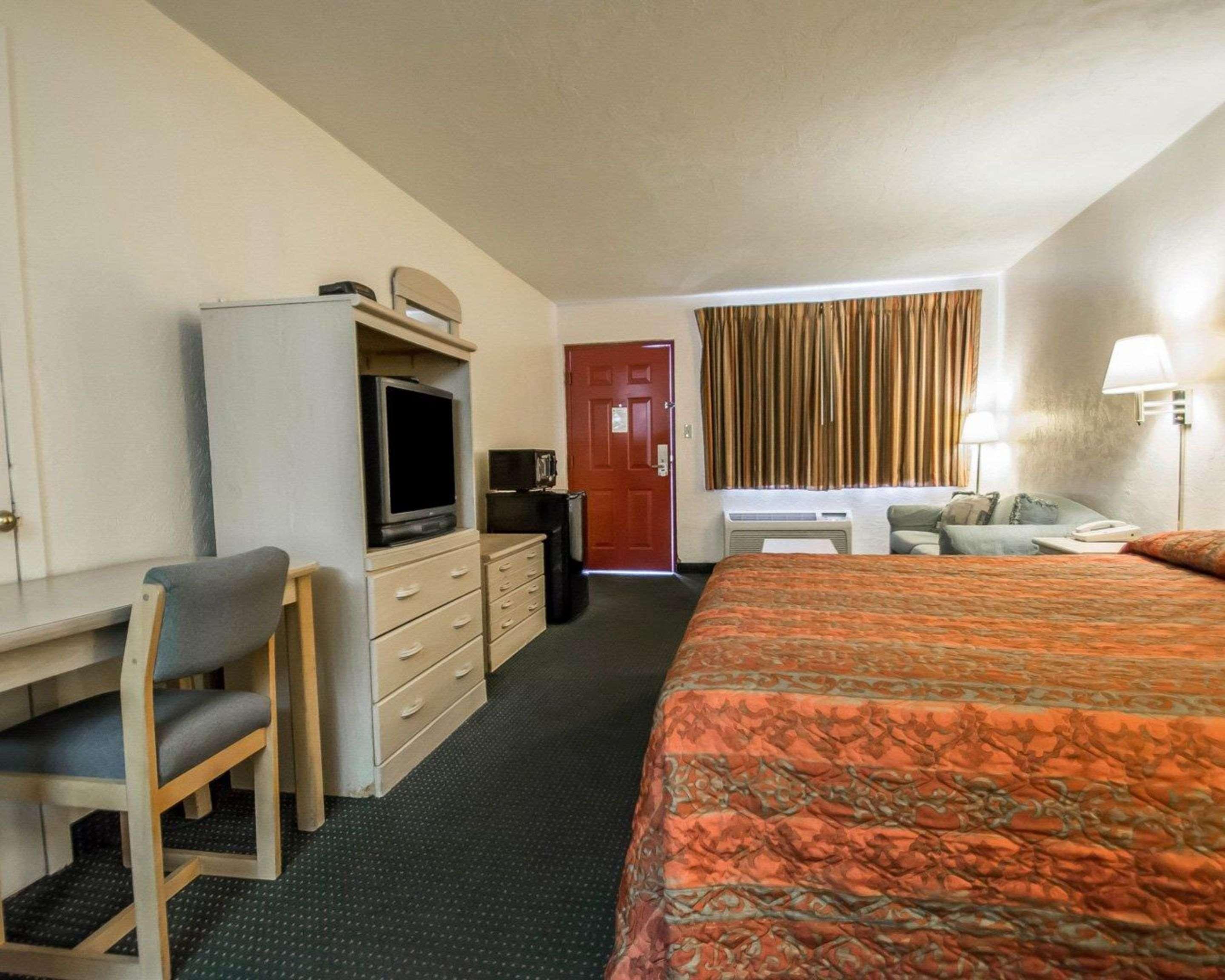 Rodeway - Area Inn Gainesville